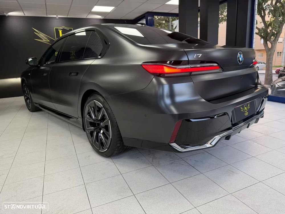 BMW i7 eDrive50 Pack Desportivo M - 18