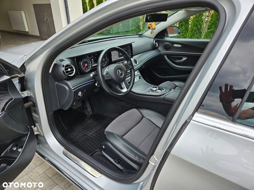 Mercedes-Benz Klasa E 220 d 9G-TRONIC - 11