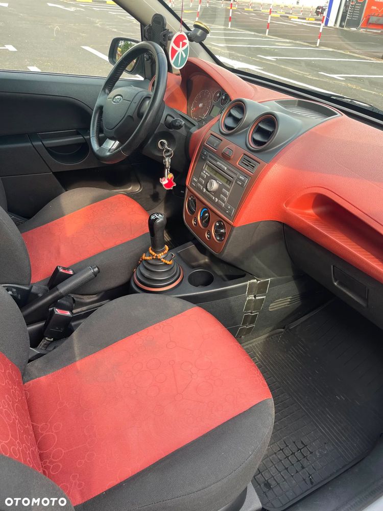 Ford Fiesta 1.3 - 9