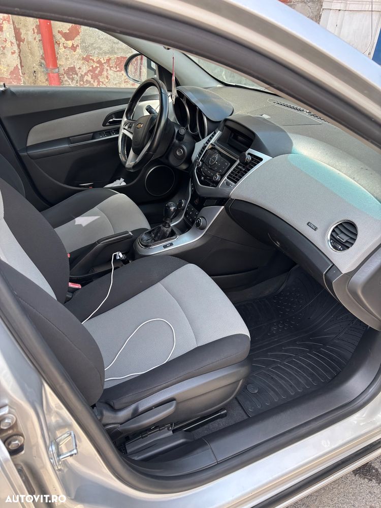 Chevrolet Cruze 1.6 DOHC LS+ - 6