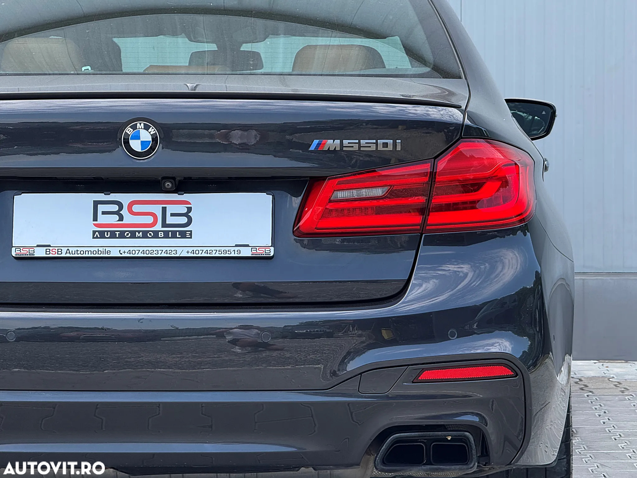 BMW Seria 5 550i xDrive - 38