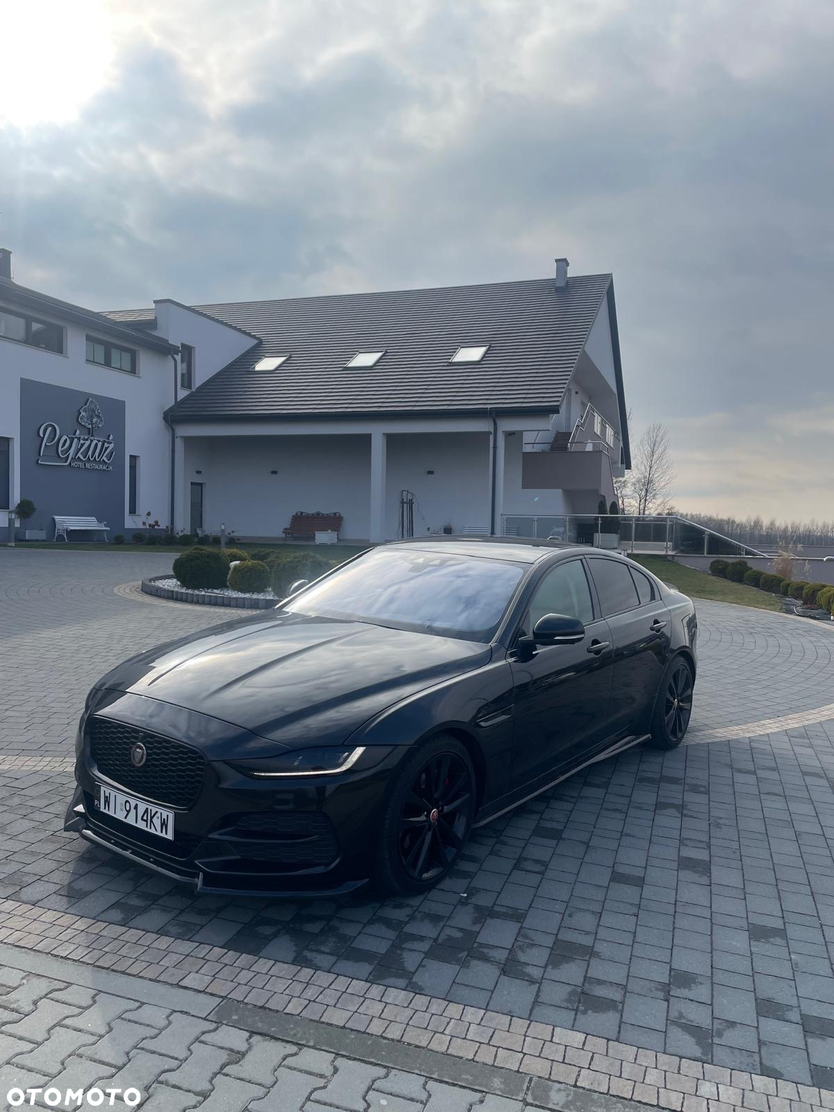Jaguar XE 2.0 D180 HSE - 3