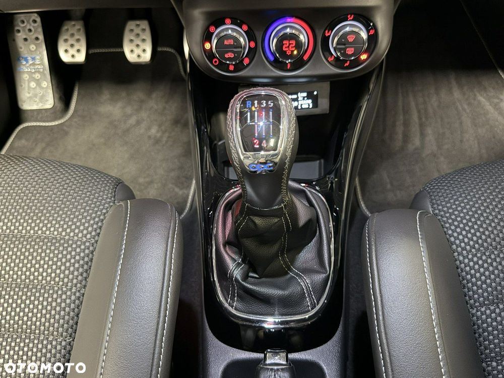 Opel Corsa 1.6 Turbo OPC - 38