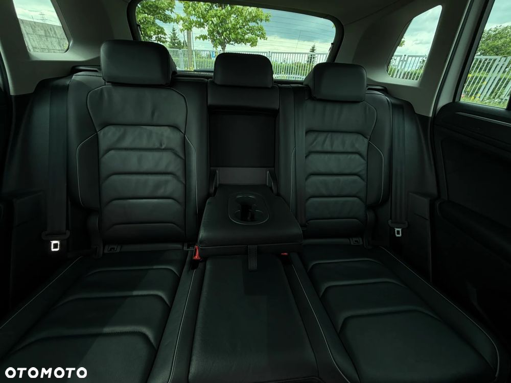 Volkswagen Tiguan 2.0 TDI SCR 4MotION DSG R-Line - 30