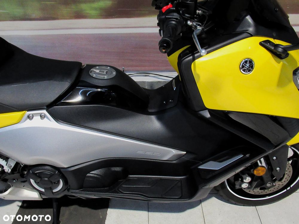 Yamaha Tmax - 18