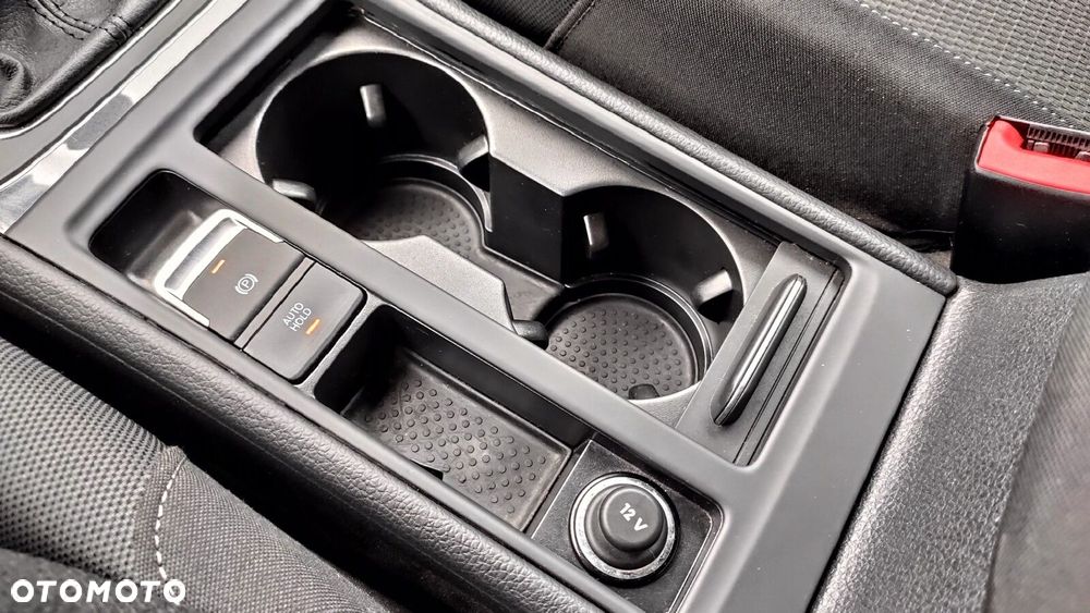 Volkswagen Golf - 28