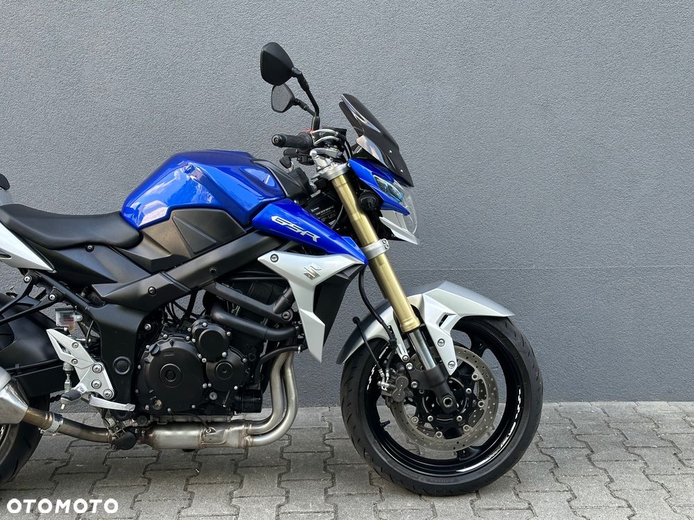 Suzuki GSR - 8