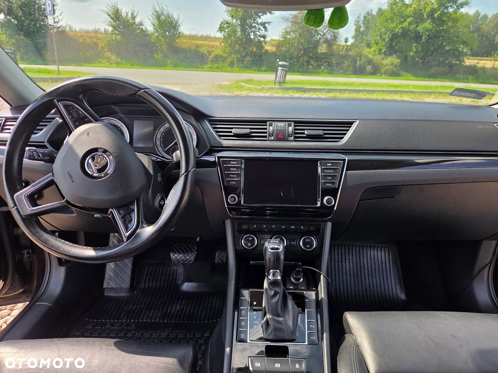 Skoda Superb 2.0 TDI L&K DSG - 17