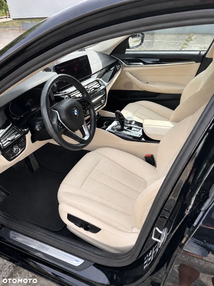 BMW Seria 5 520d xDrive - 7