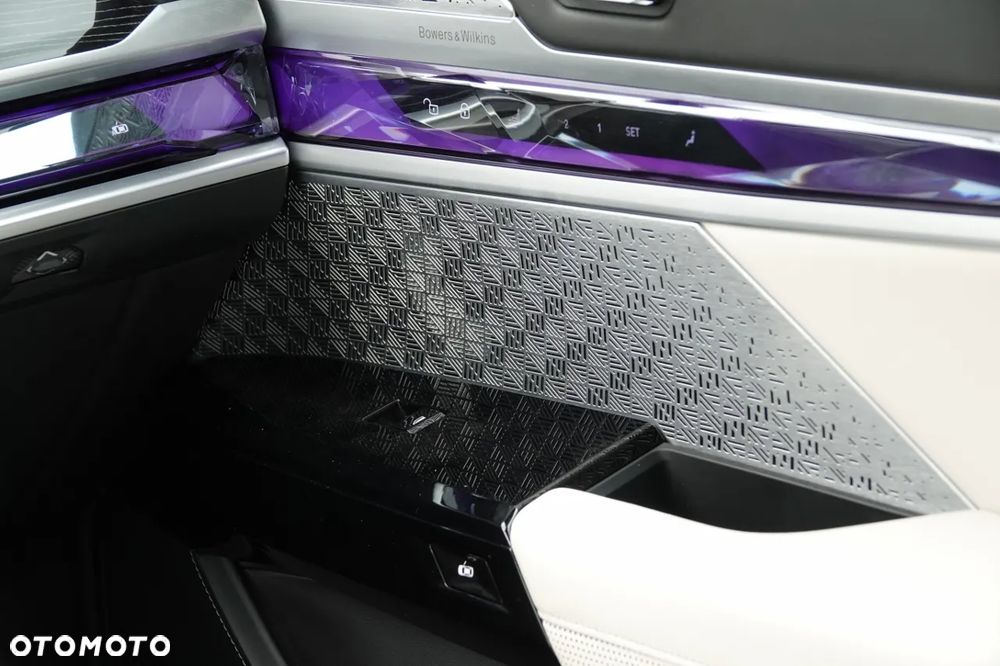 BMW Seria 7 - 32