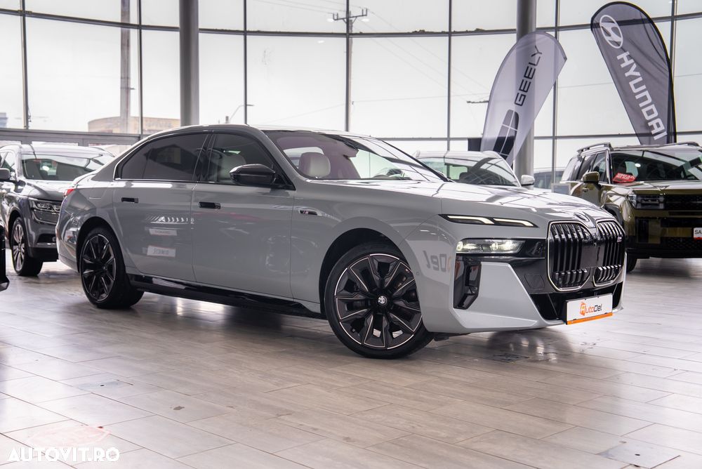 BMW M7 M760e xDrive - 33