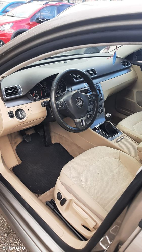 Volkswagen Passat 2.0 Blue TDI SCR Comfortline - 13