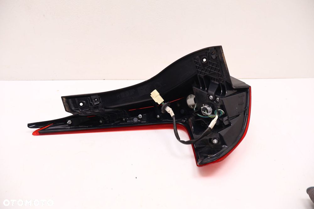 MITSUBISHI ECLIPSE CROSS LAMPA PRAWA TYŁ - 5