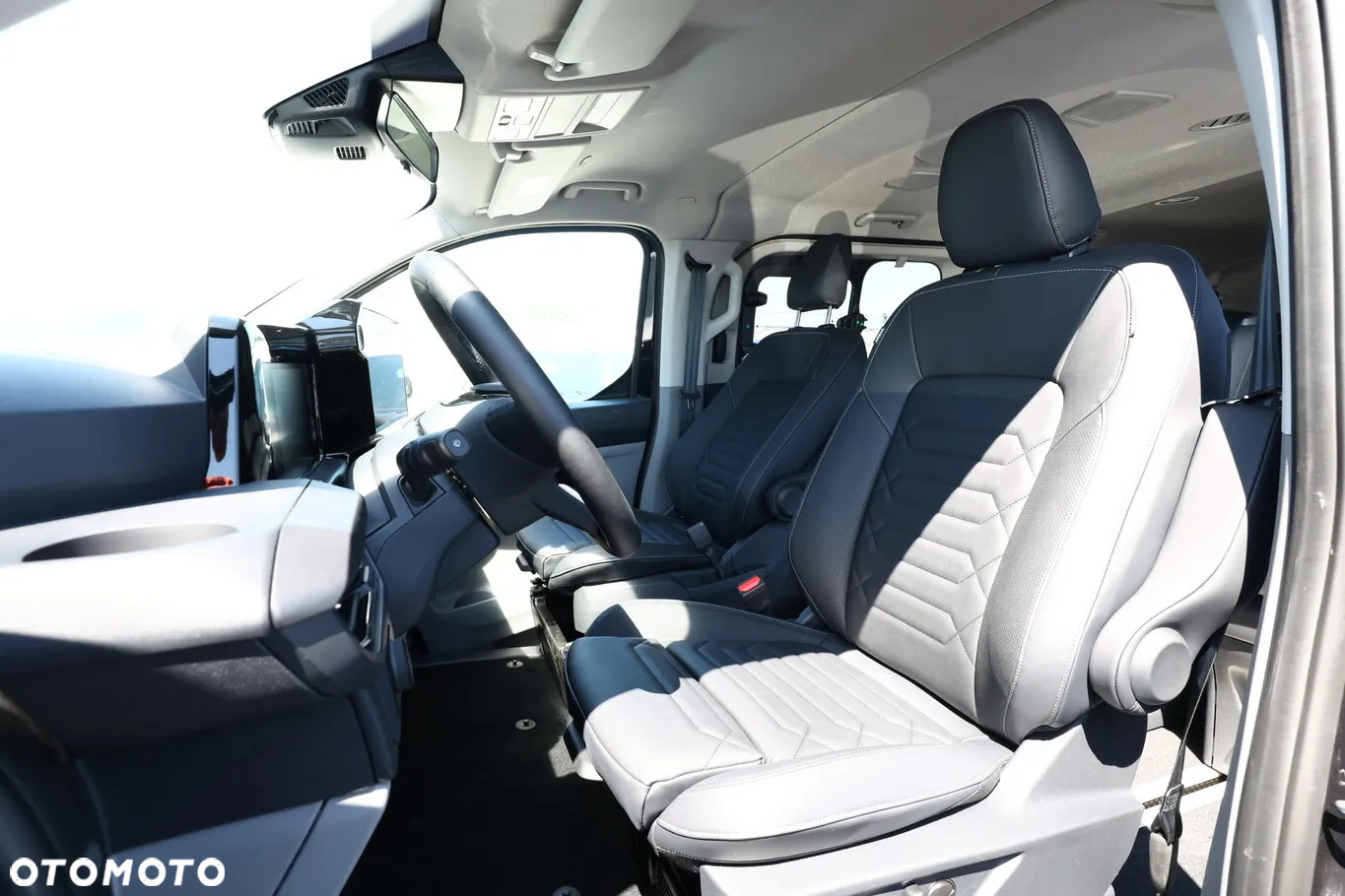 Ford Tourneo Custom 320 L2H1 VA Autm Titanium - 9