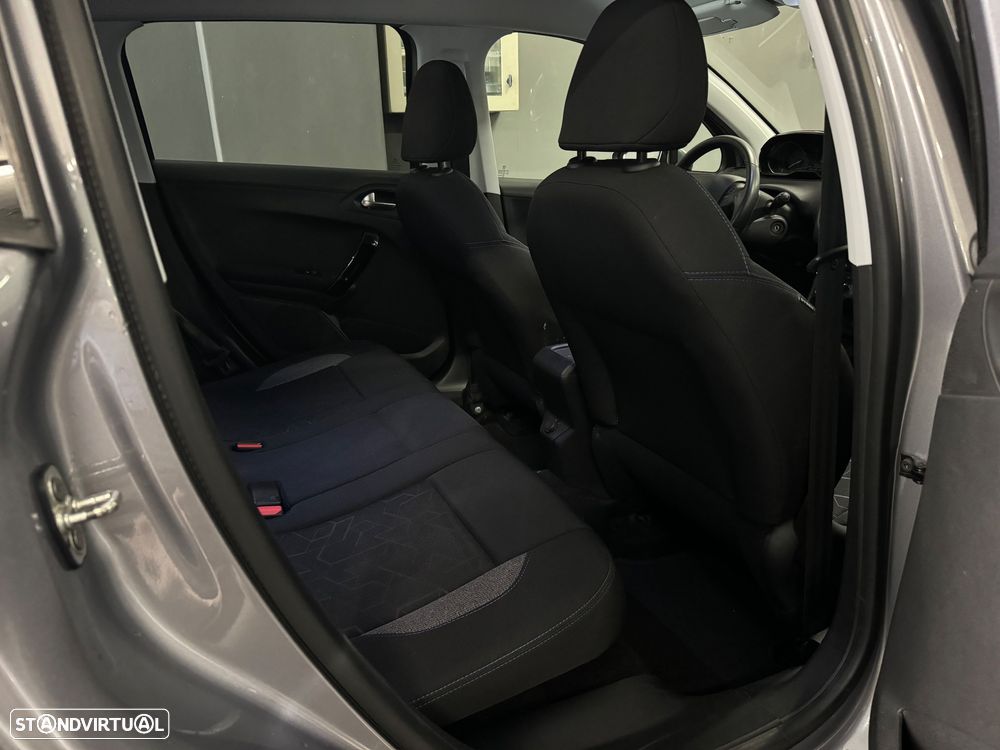 Peugeot 2008 1.5 BlueHDi Signature - 11
