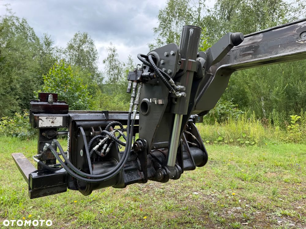 Ausa T204 H. JAPOŃSKA Ładowarka Teleskopowa 4,2 metra Wysuw. Udźwig 2,2 tony. Rozsuwanie wideł HYDRAULICZNE.  Maszyna Jak Nowa z Salonu. Pochodzi z Gospodarstwa Norweskiego! 2017rok. przebieg tylko 3800mtg. Silnik Kubota 4cylindry!  ZERO ZUŻYCIA ORYGINAŁ.  Ani Deka luzów i wycieków. Aktualna DEKRA BMWT. Bardzo mały i zgrabny sprzęt o potężnej wydajnośći. Opony Nowe! Szybka wolna jazda. 3 tryby skrętu! Pełne sterowanie z dżojstika! Wersja Norweska! Kilka dodatkowych wyjść Hydraulicznych! Jazda Hydrostatic Wielka Okazja - 15
