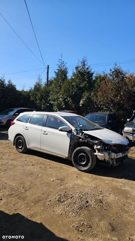 Toyota Auris 1.4 D-4D Premium - 1