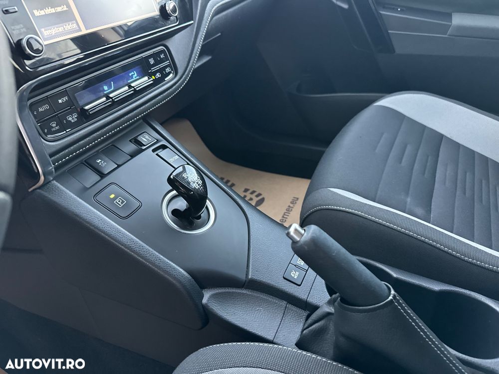 Toyota Auris 1.8 L VVT-i Hybrid Sol - 18