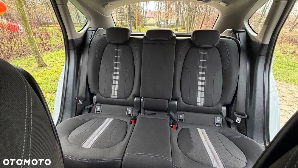 BMW Seria 2 218d Sport-Aut - 6