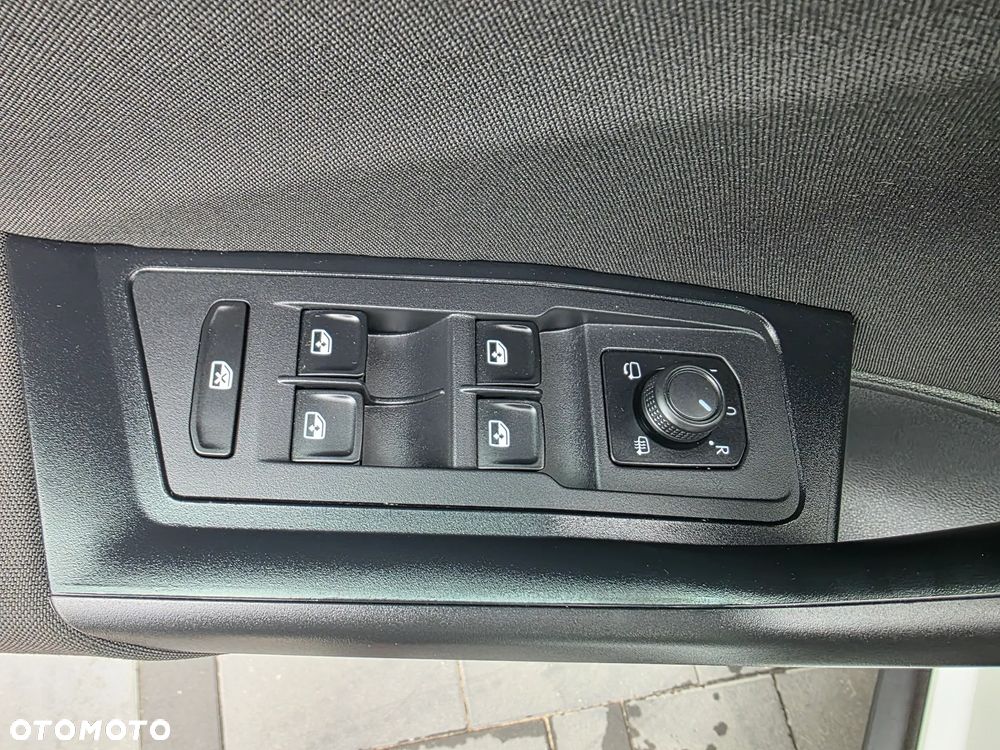 Volkswagen T-Roc - 21