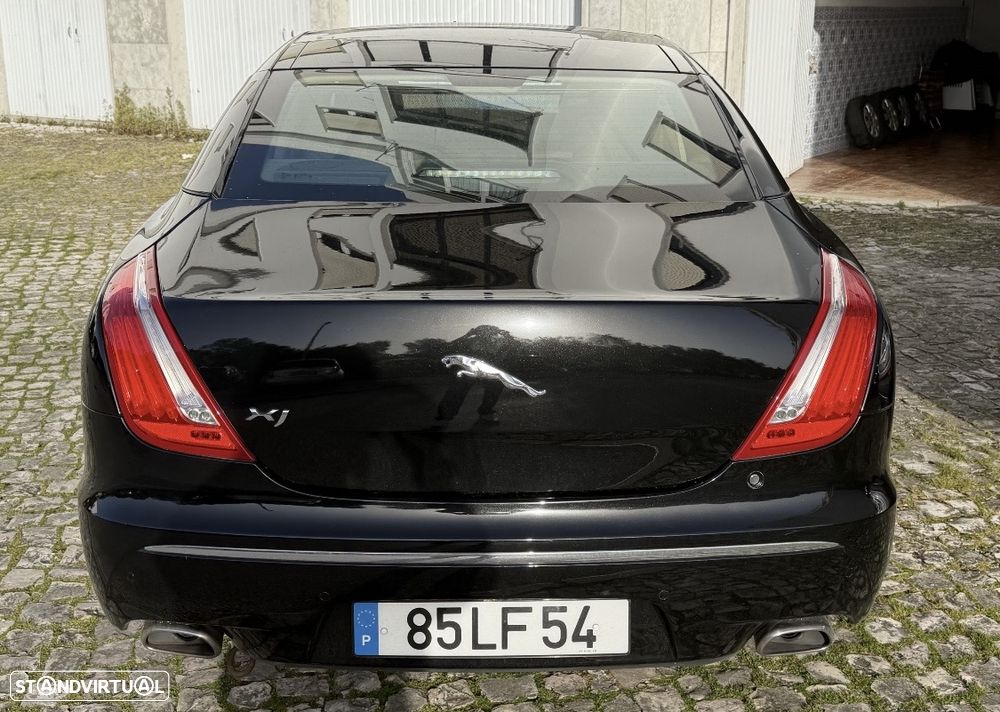 Jaguar XJ 3.0 D V6 LWB Portfolio - 2