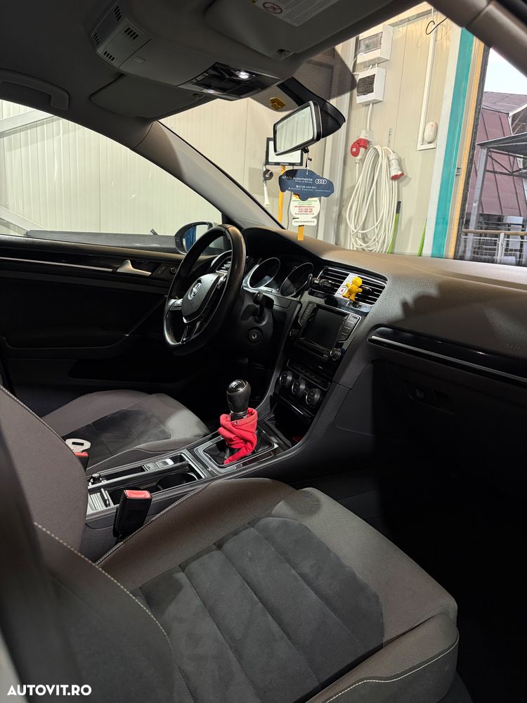 Volkswagen Golf - 11