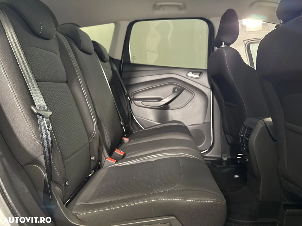 Ford Kuga - 12