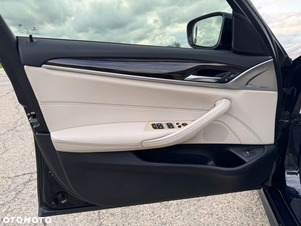 BMW Seria 5 520d xDrive M Sport sport - 18