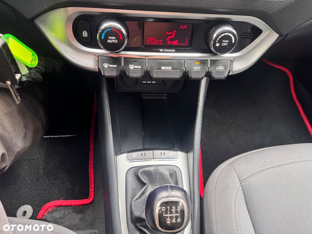 Kia Rio 1.4 Fifa World Cup Edition - 16