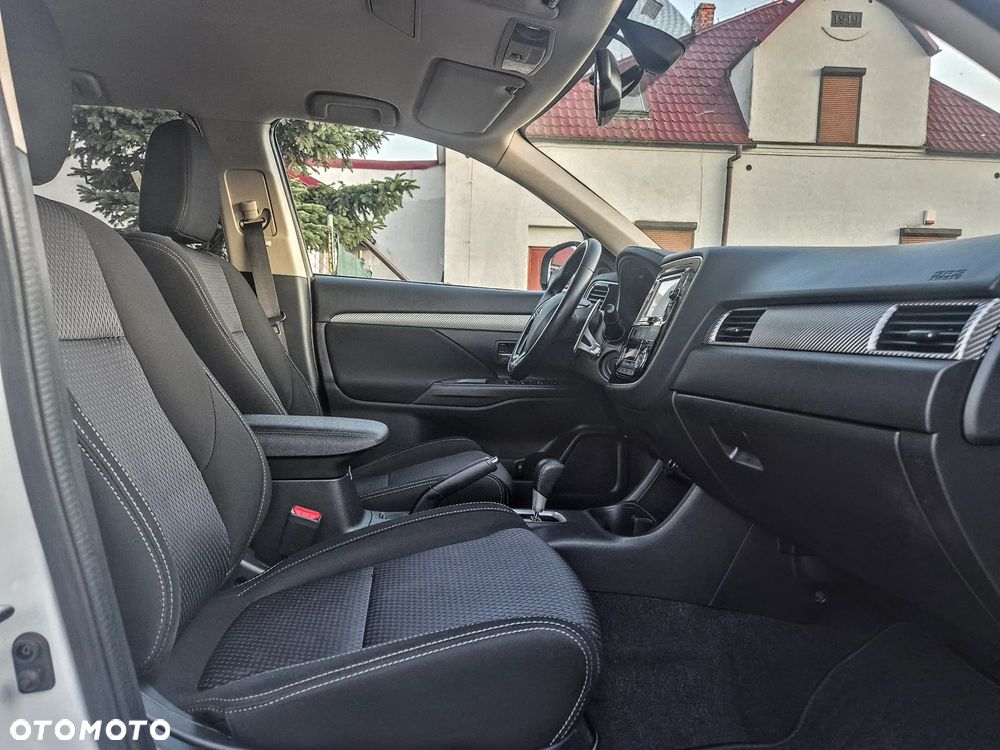 Mitsubishi Outlander 2.2 DI-D 4WD Automatik Diamant Edition - 10