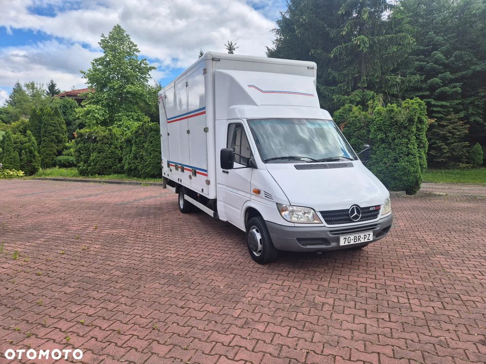 Mercedes-Benz Sprinter - 2
