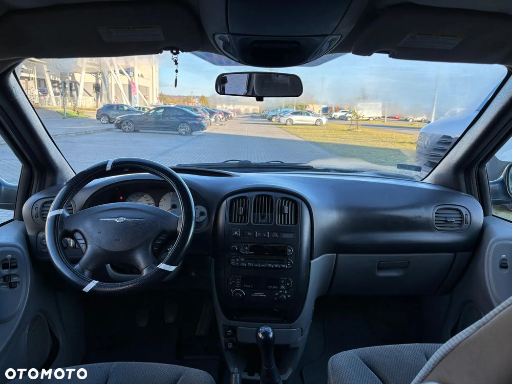 Chrysler Voyager 2.4 SE - 11