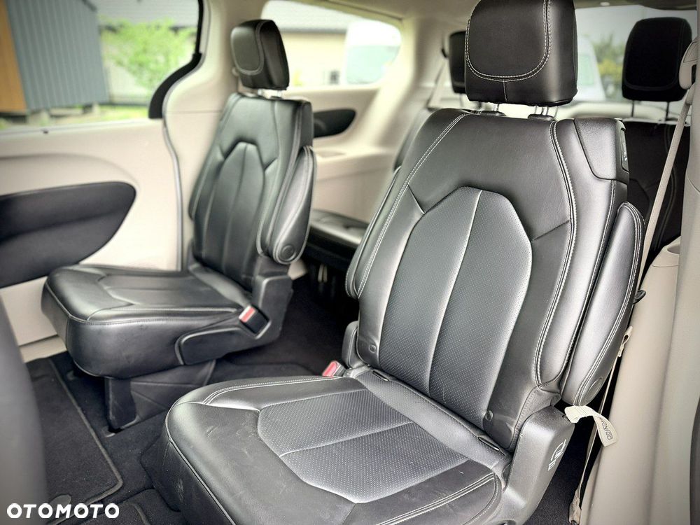 Chrysler Pacifica - 19