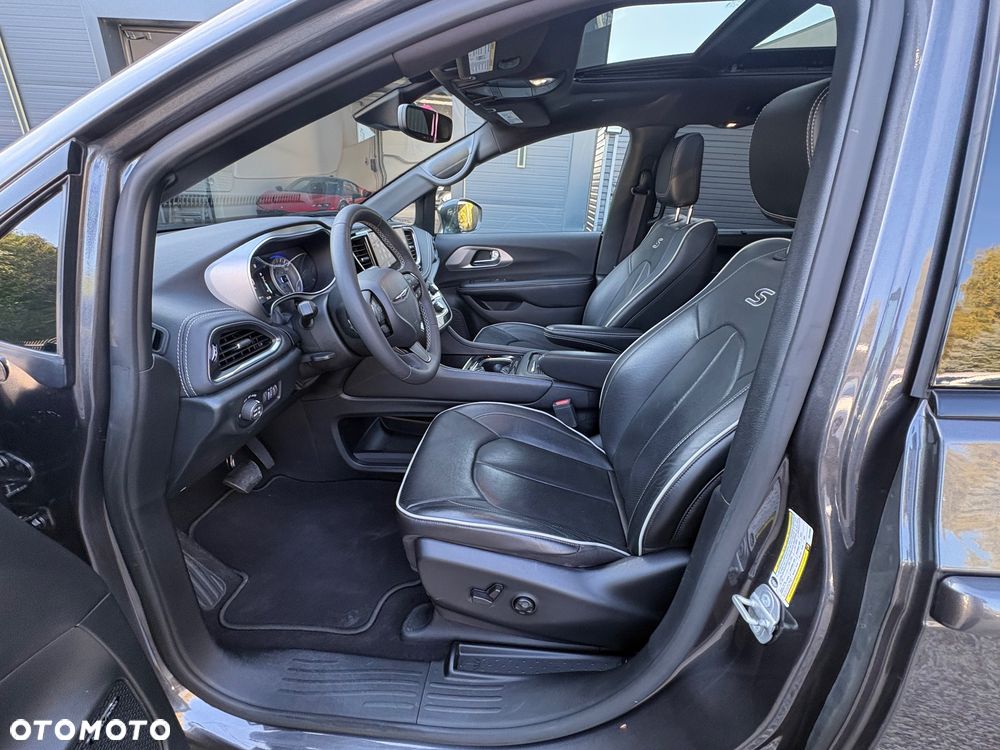Chrysler Pacifica - 15