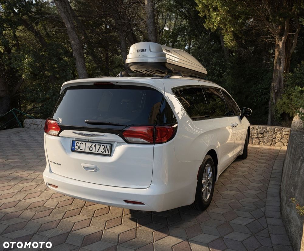 Chrysler Pacifica - 2