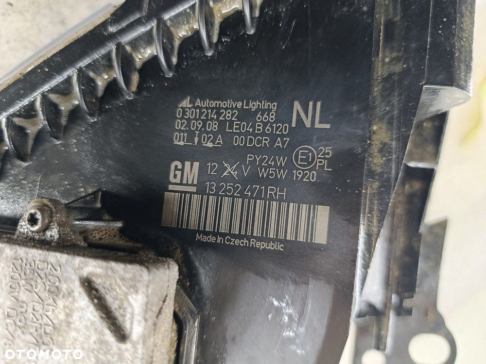 LAMPA PRZÓD PRAWA XENON OPEL ZAFIRA B 13252471 13153357 0301214282  AL  GM - 3