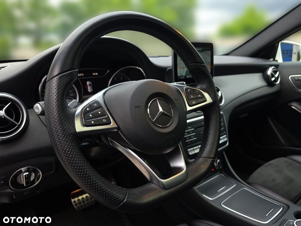 Mercedes-Benz GLA 220 4-Matic - 12