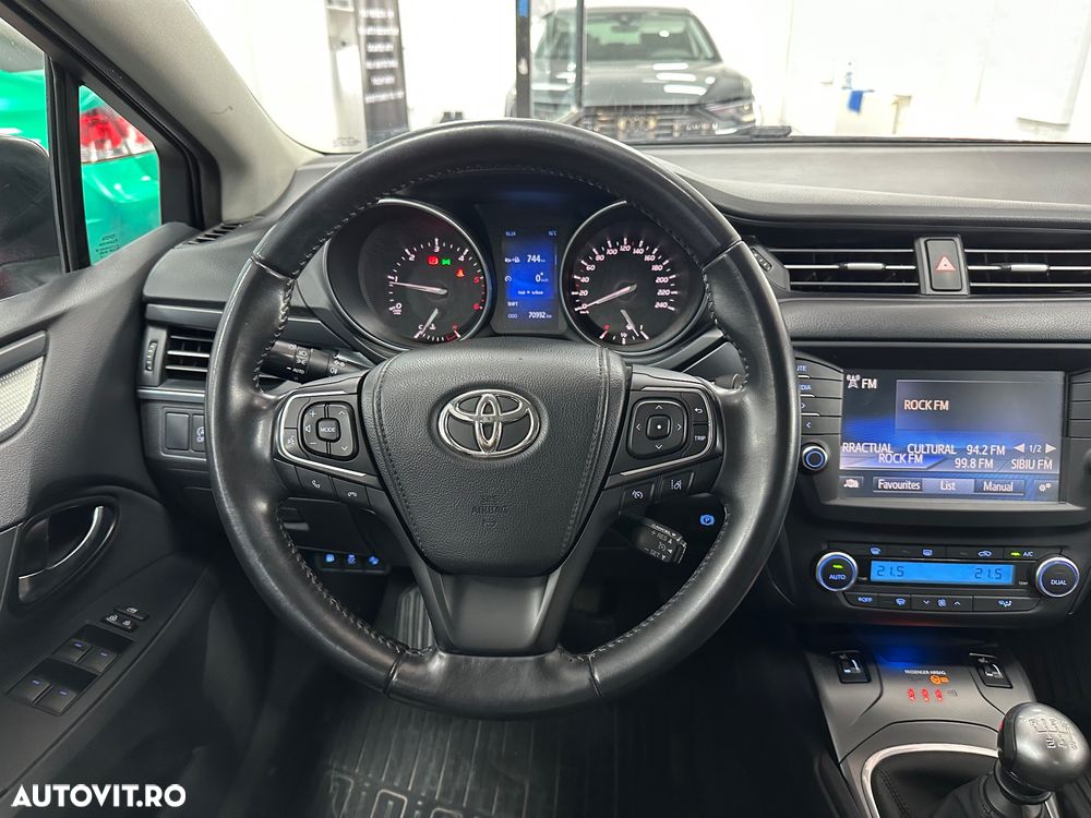 Toyota Avensis 2.0 D-4D Luxury - 8