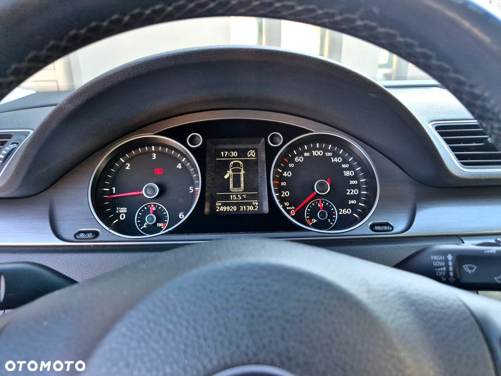 Volkswagen Passat 1.6 TDI BlueMotion Technology Comfortline - 19