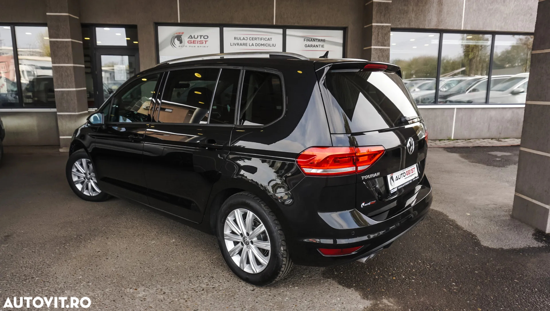 Volkswagen Touran 2.0 TDI DSG Comfortline - 33