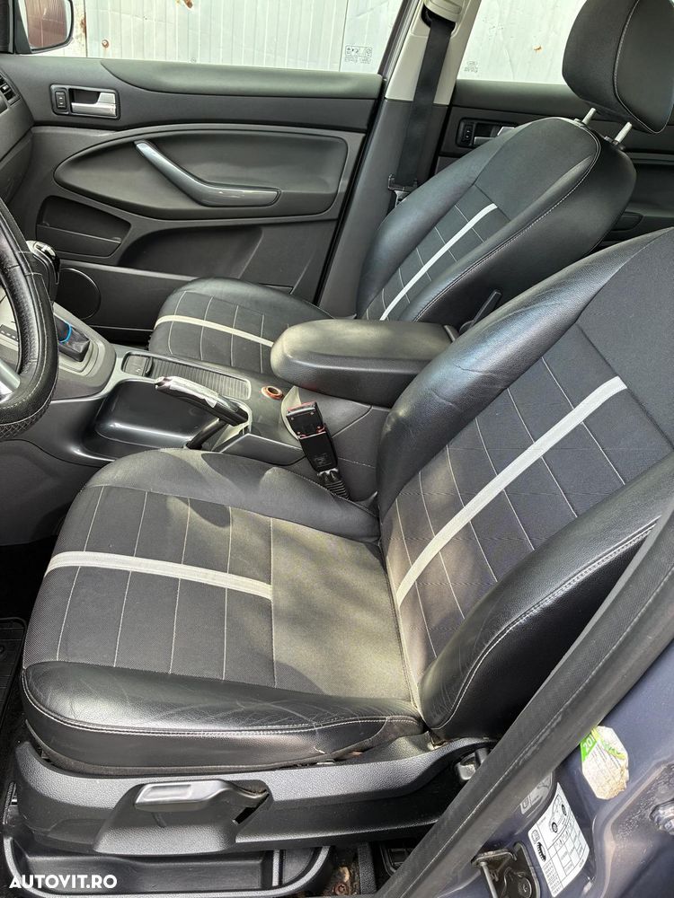 Ford Kuga - 12