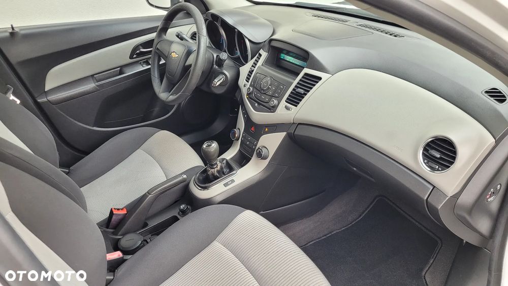 Chevrolet Cruze 1.6 LS - 13