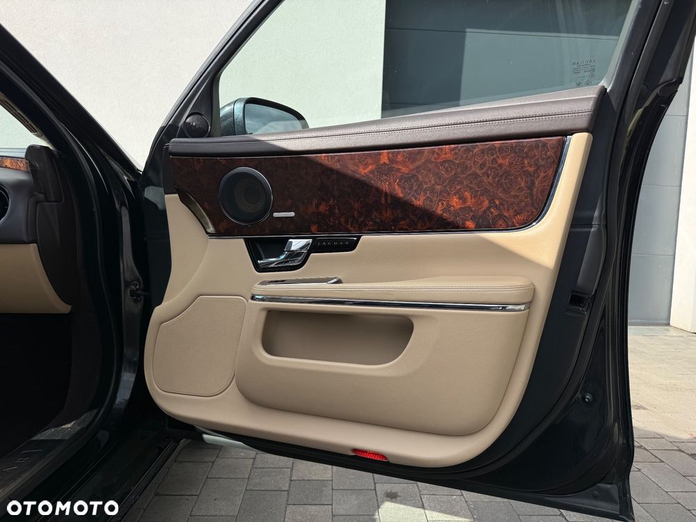 Jaguar XJ 5.0 V8 Premium Luxury - 32