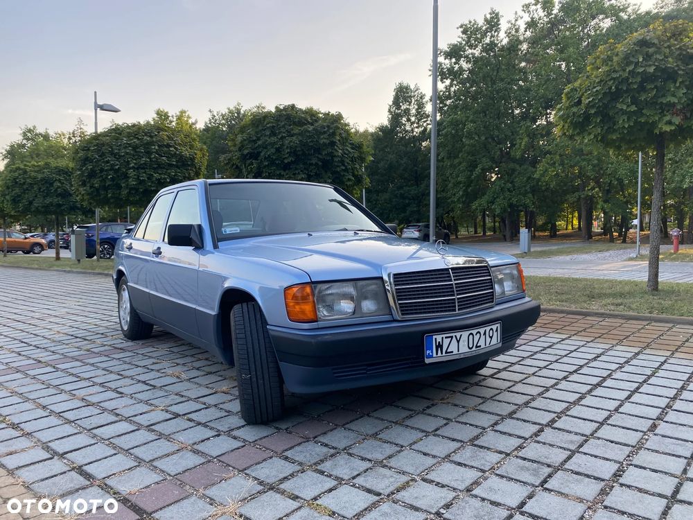 Mercedes-Benz W201 (190) - 2