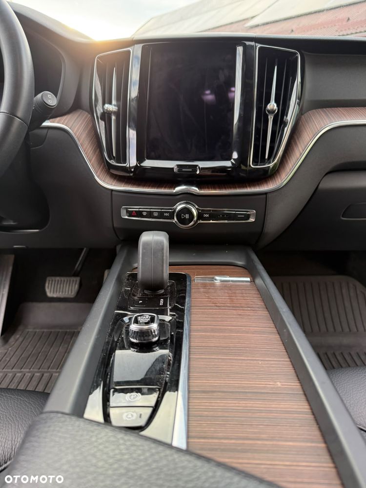 Volvo XC 60 B5 B AWD Ultimate Bright - 13