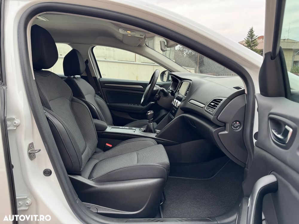 Renault Megane TCe 140 GPF Techno - 14