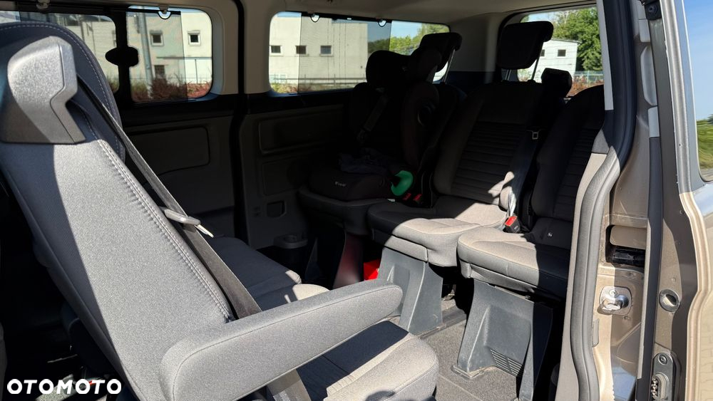 Ford Tourneo Custom - 12