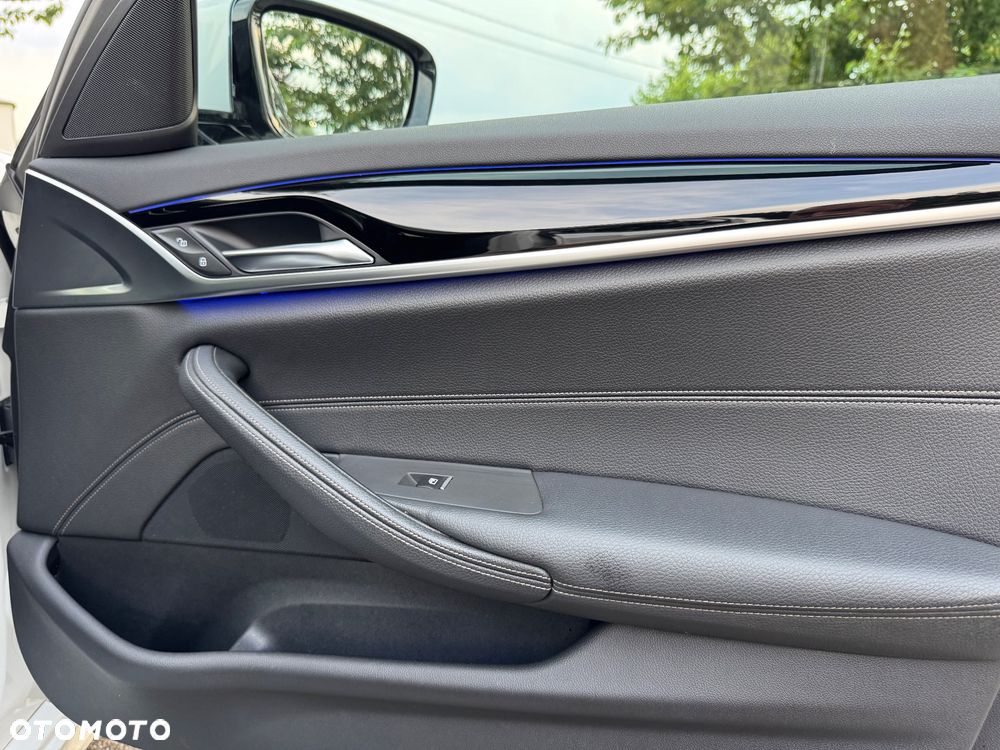 BMW Seria 5 530e xDrive M Sport Edition - 25