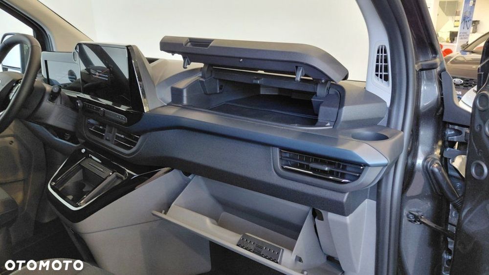 Ford Tourneo Custom - 34