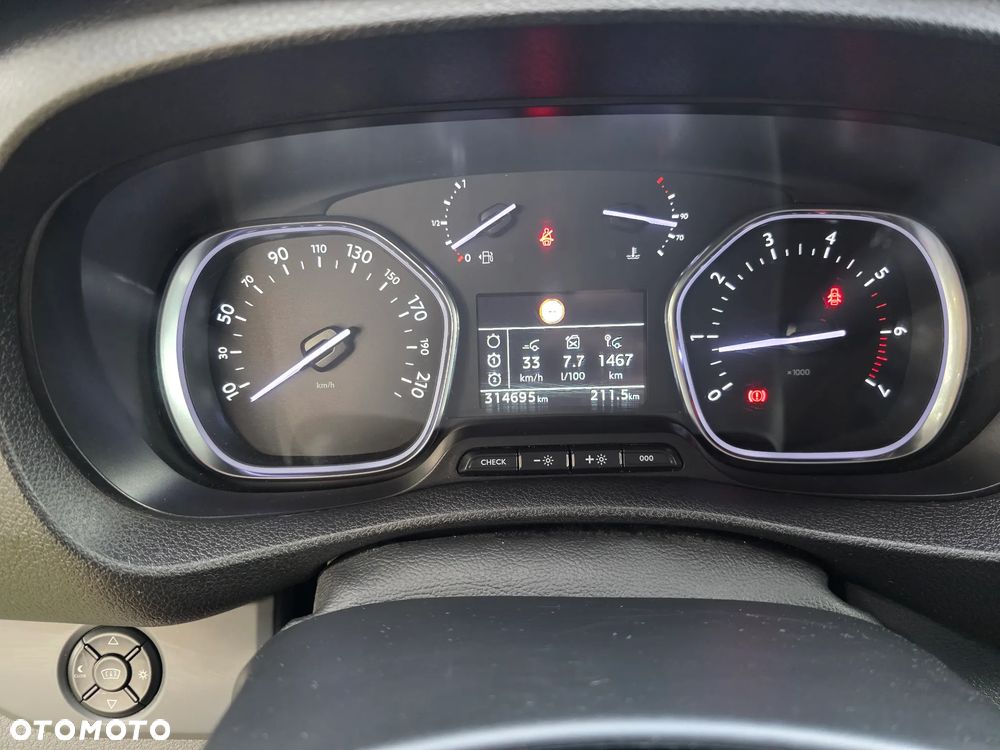 Opel Vivaro - 8